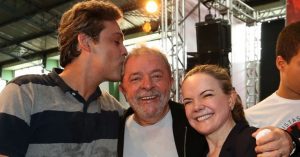 O senador Lindbergh Farias, Lula e Senadora Gleisi Hoffmann que juntos respondem a mais de 20 processos na justiça 